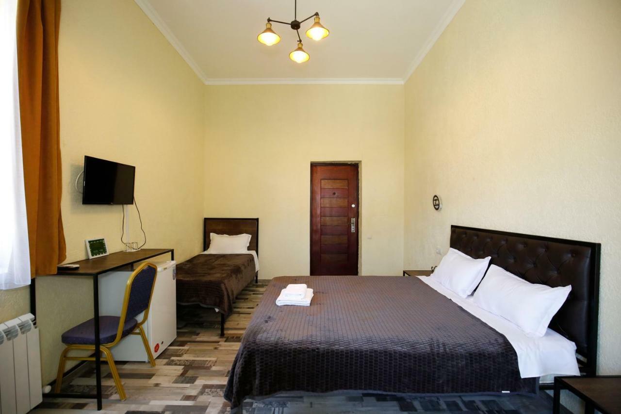 Green Flower Hotel Kutaisi Eksteriør bilde