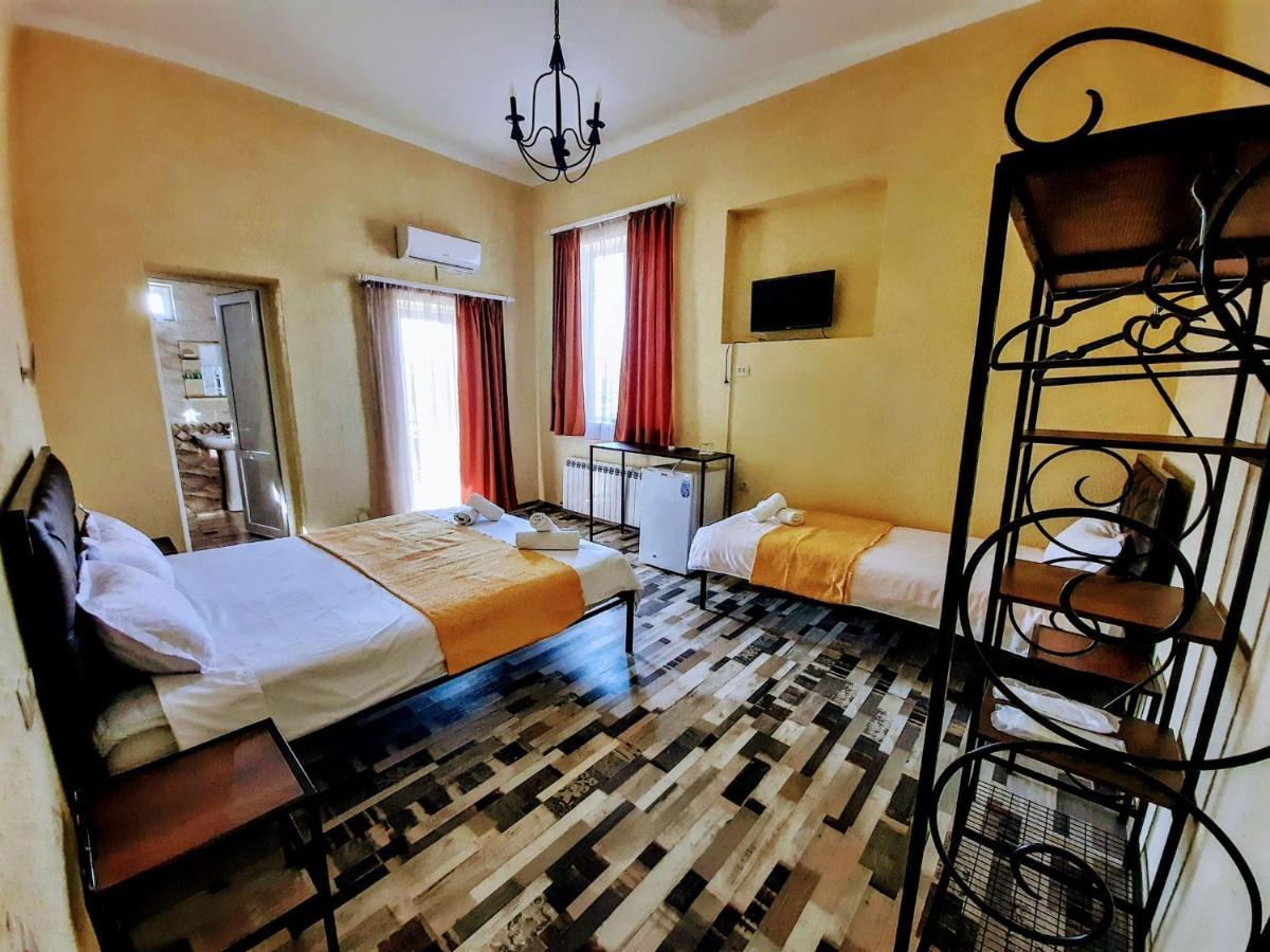 Green Flower Hotel Kutaisi Eksteriør bilde